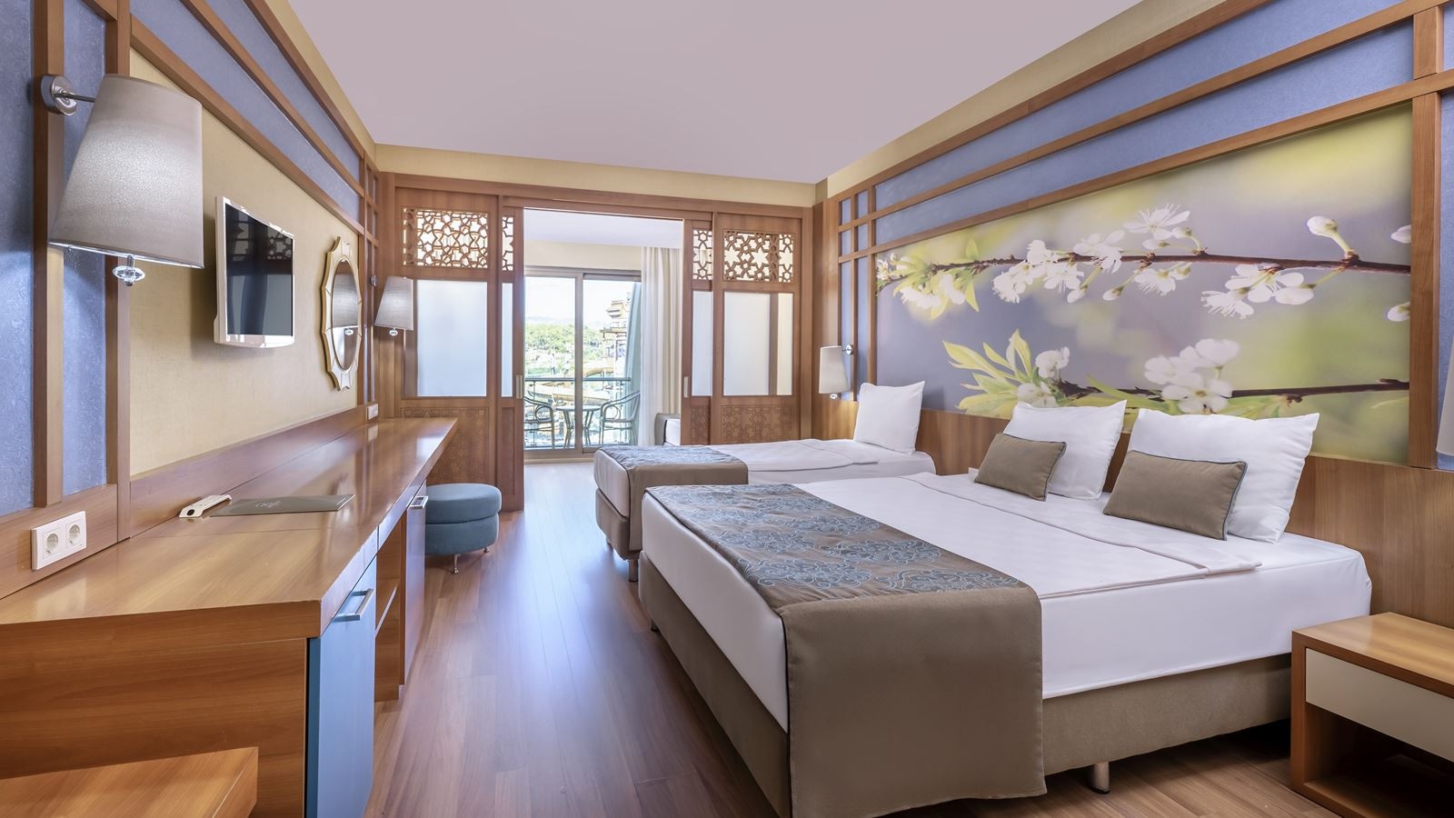 rooms-family--pool-view