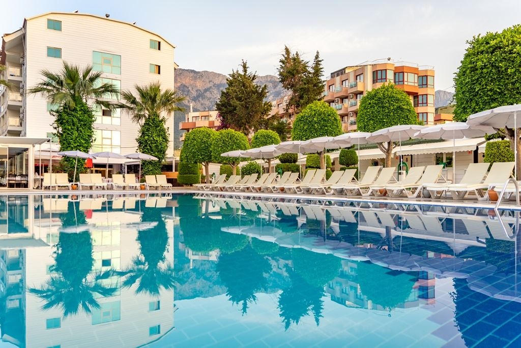 pools-outdoor-pool