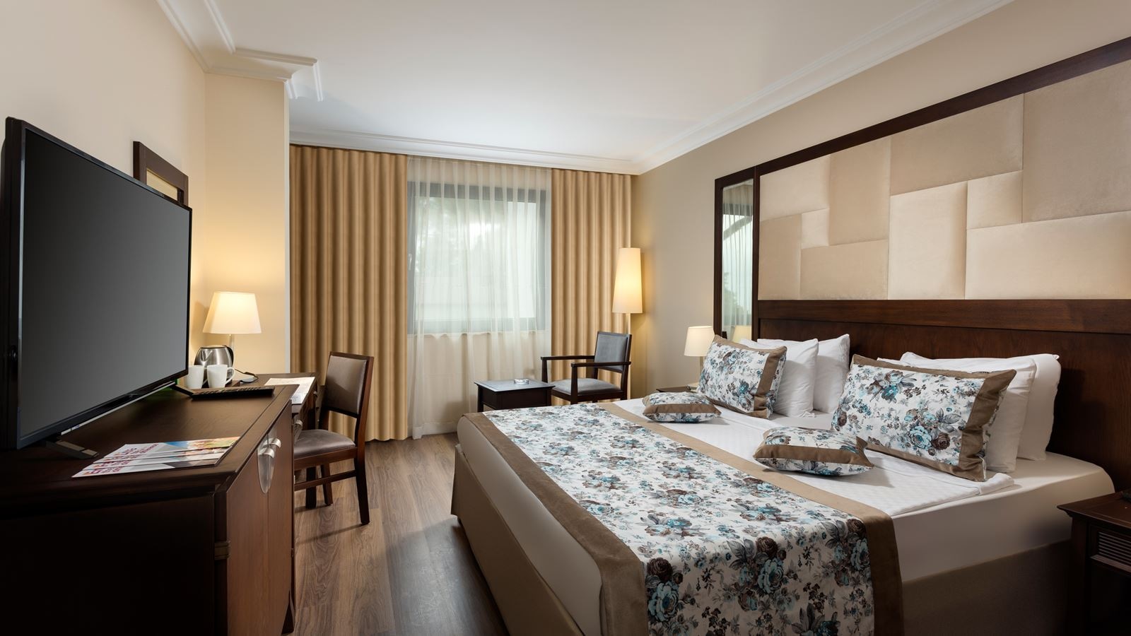 rooms-main-building-family-room