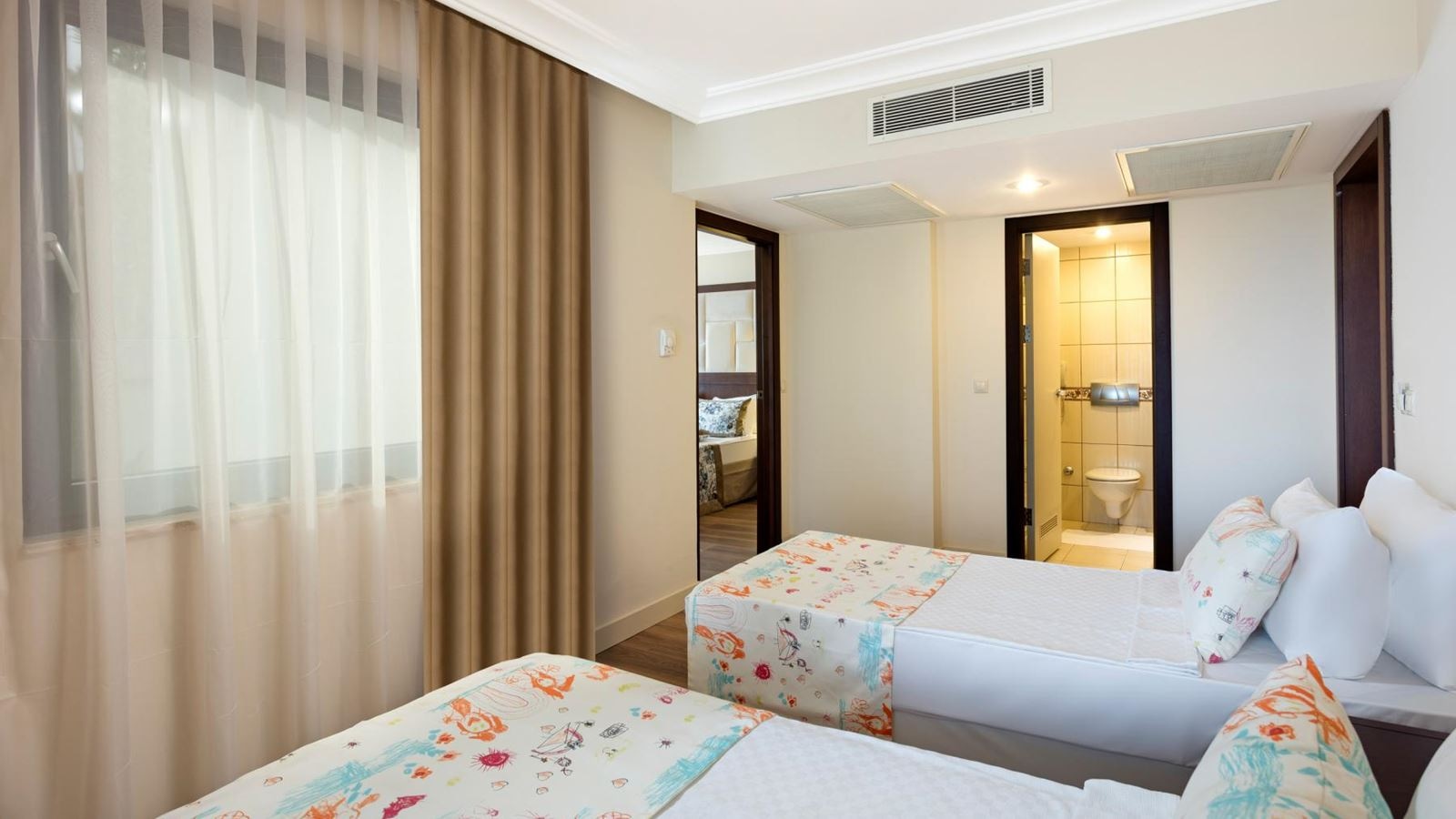 rooms-main-building-family-room