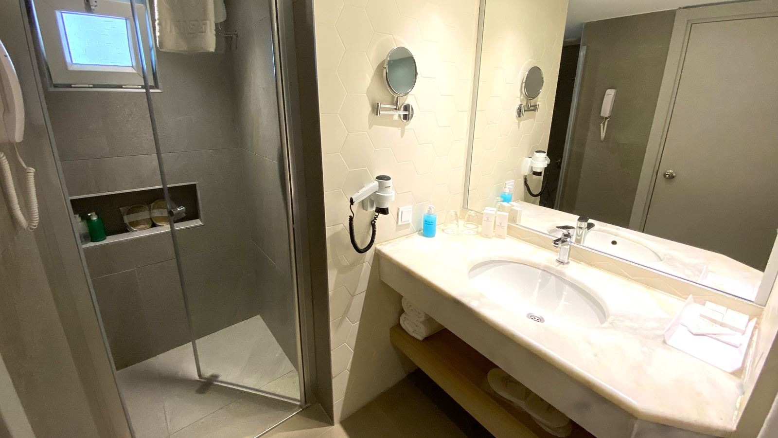 rooms-standard-room