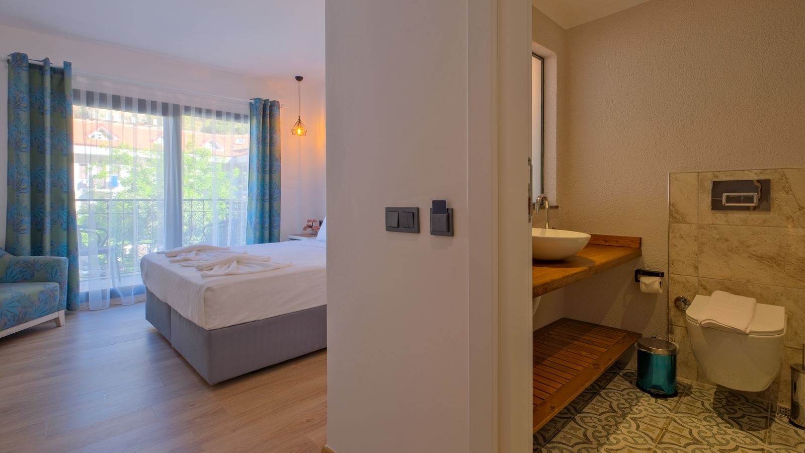 rooms-superior-room