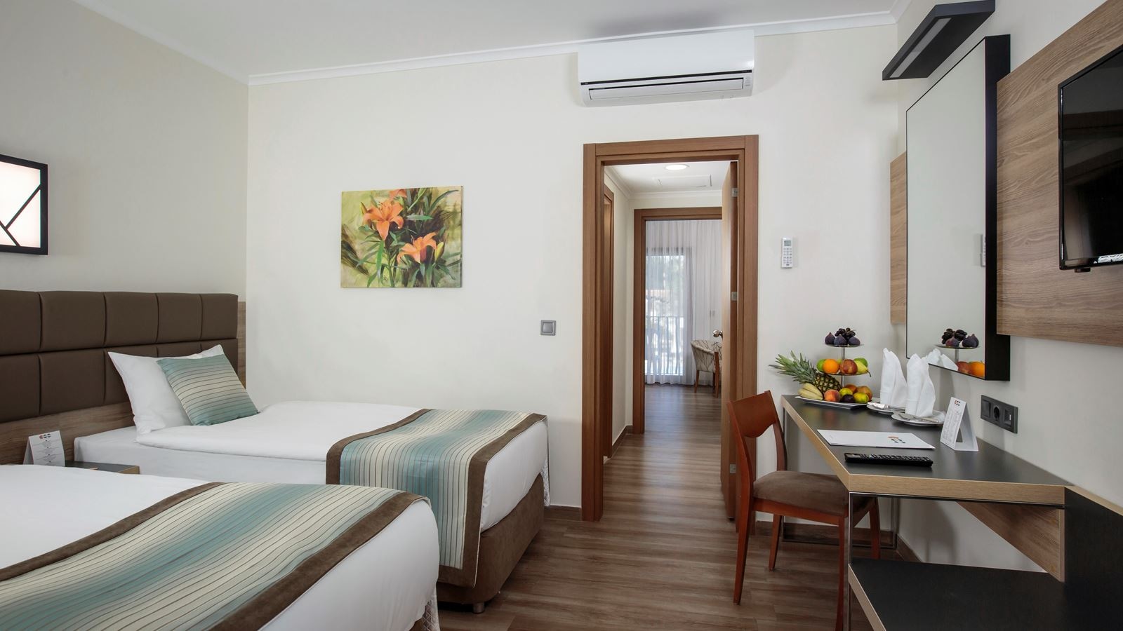 rooms-kimeros-family-room