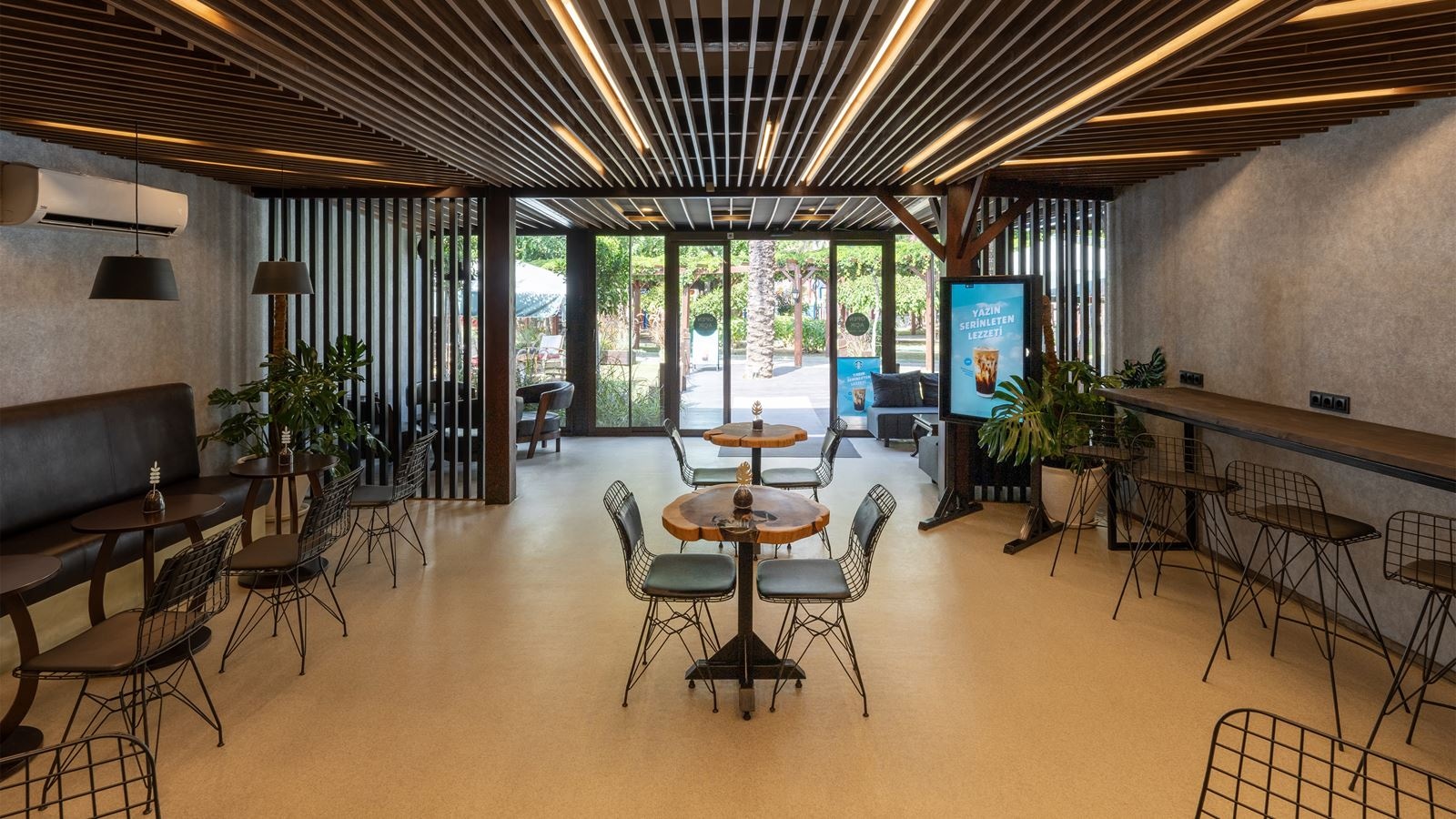 bars-starbucks-premium-lounge