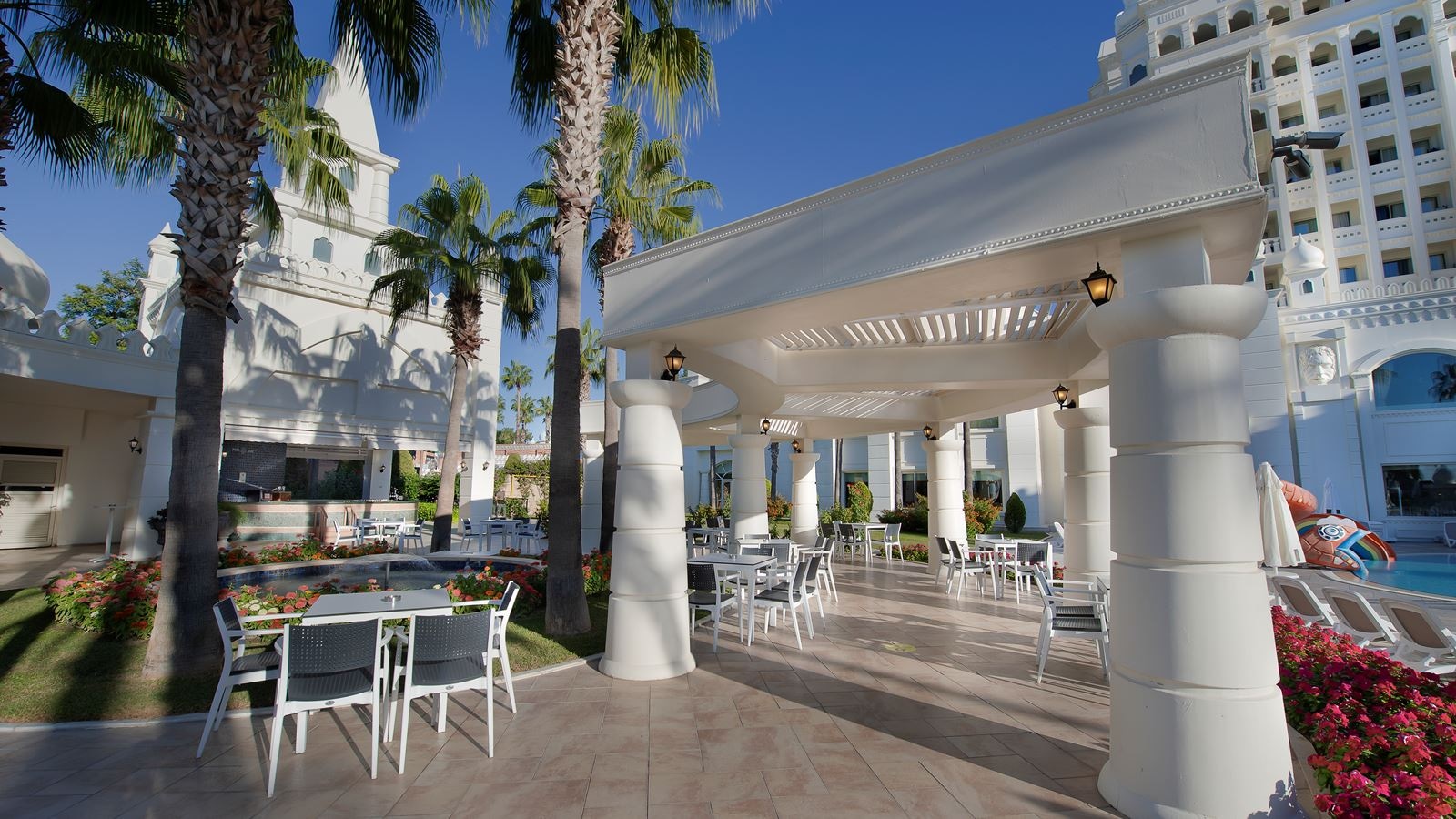 bars-luna-pool-bar