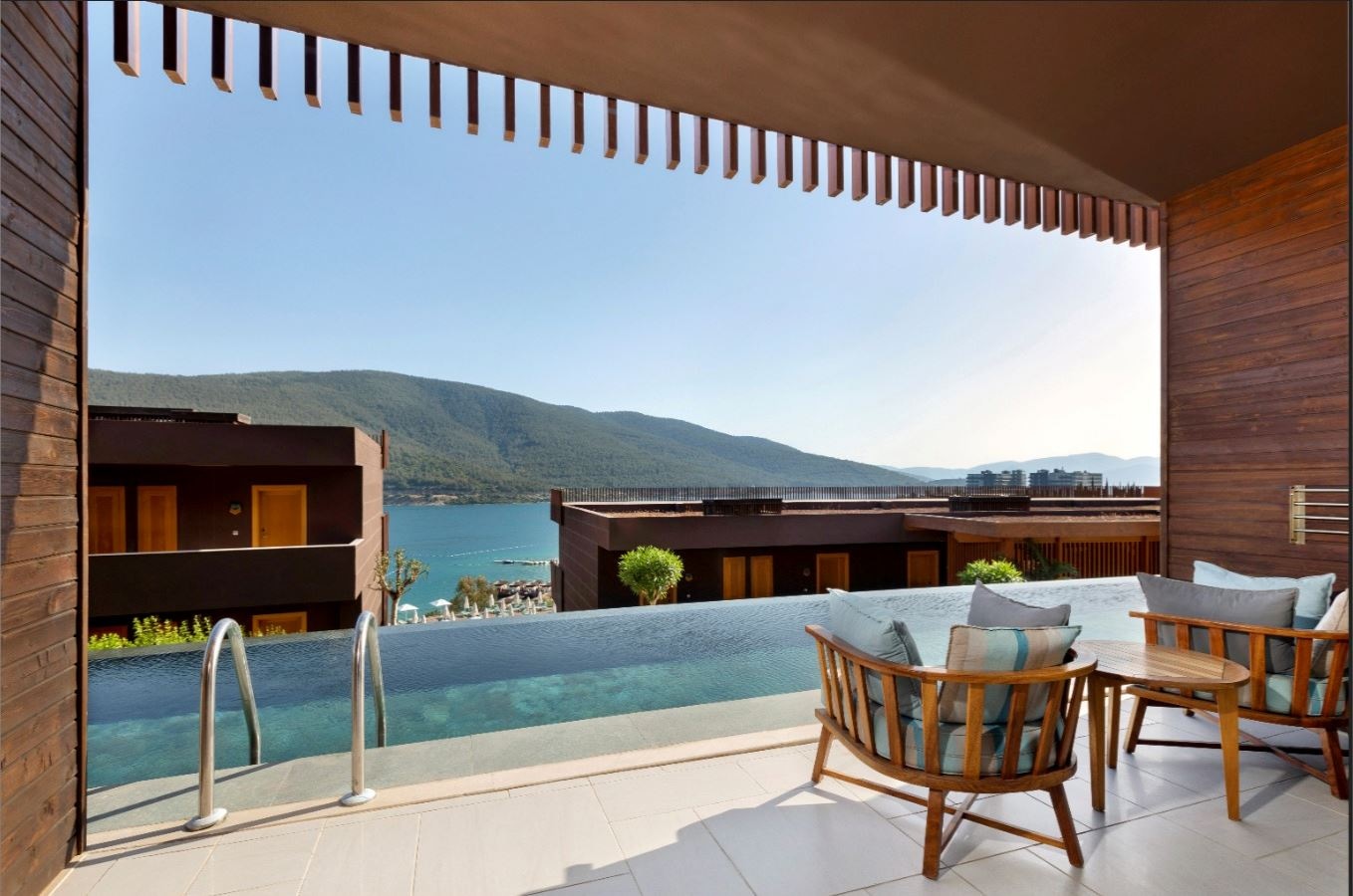 rooms-swim-up-family-room