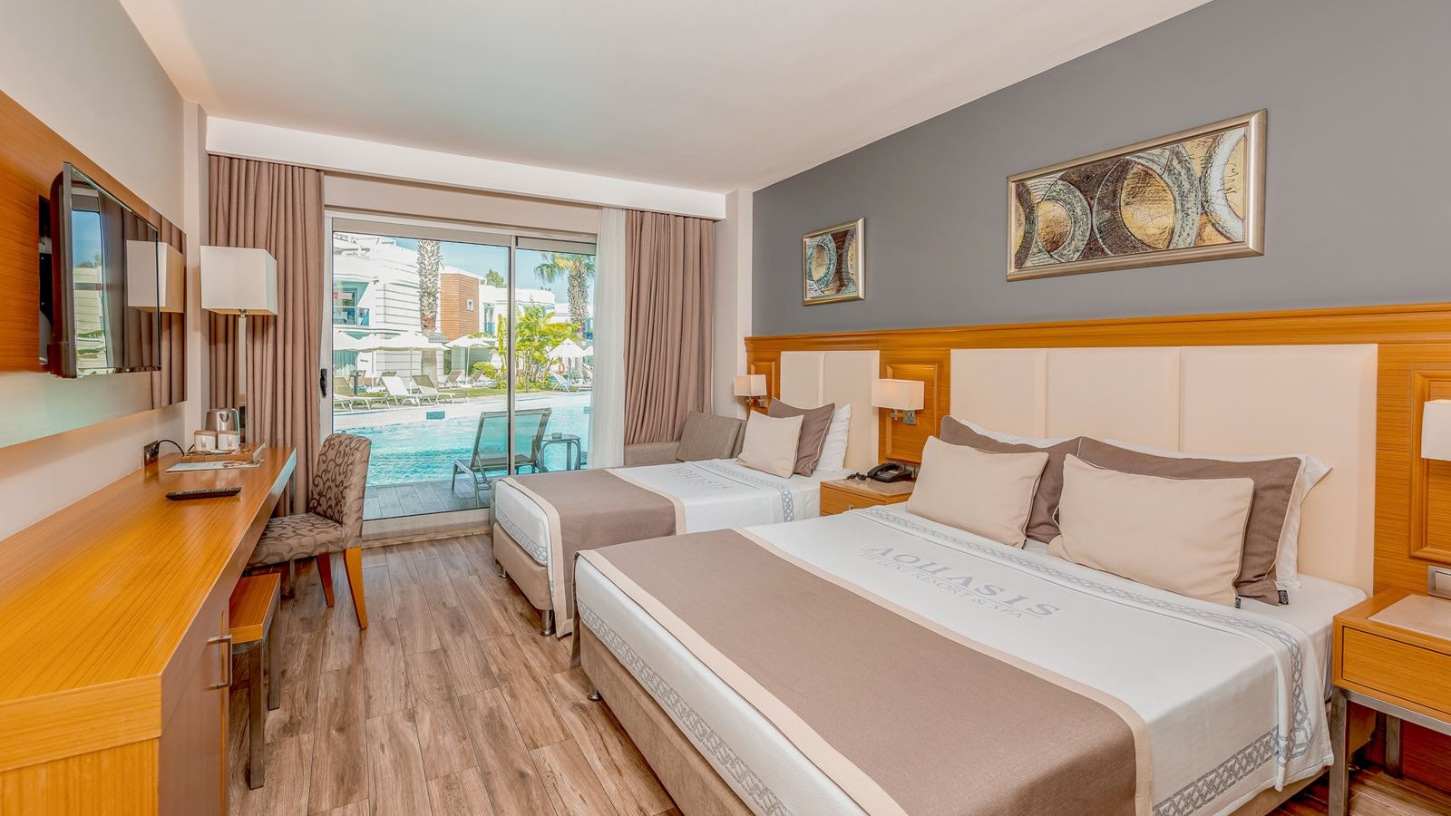 rooms-lake--room-swimup