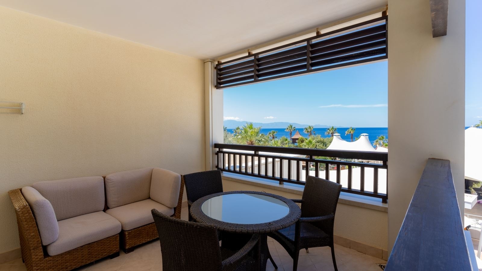 rooms-club-family-room