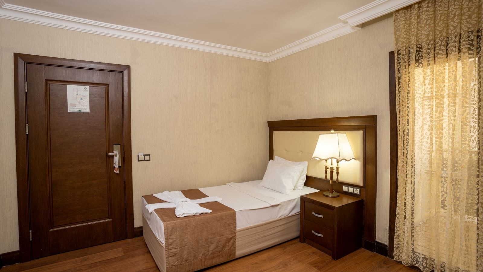 rooms-club-large-room