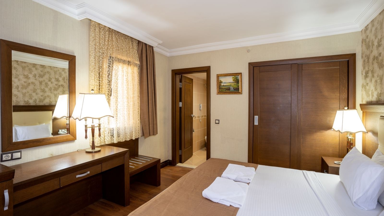 rooms-club-large-room