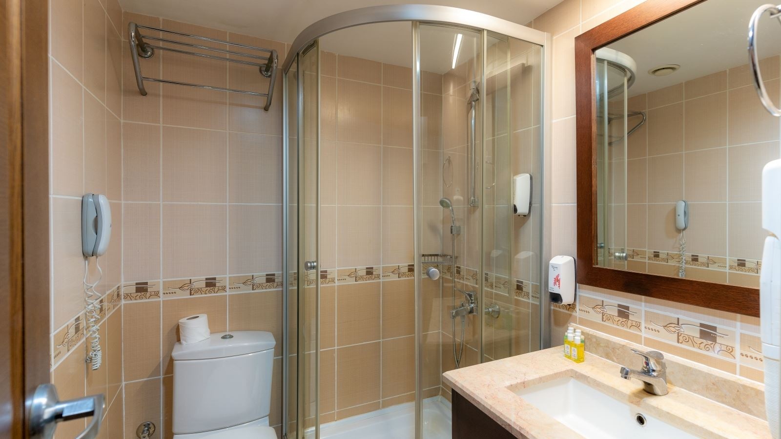 rooms-club-large-room