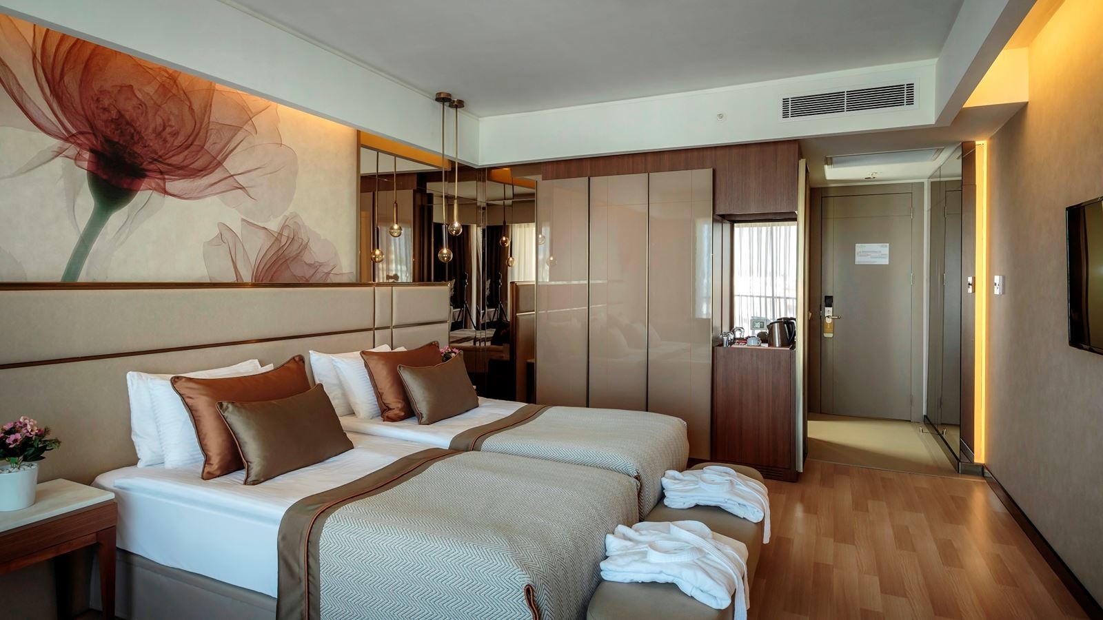 rooms-standard-room-seaside-with-balcony