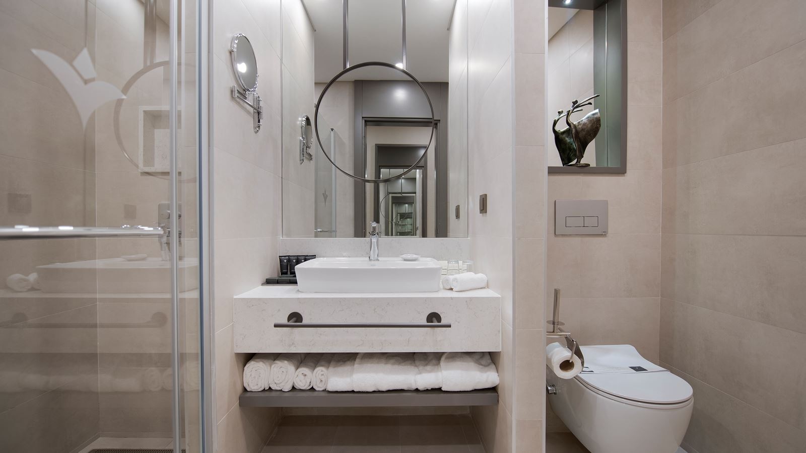 rooms-superior-corner-room