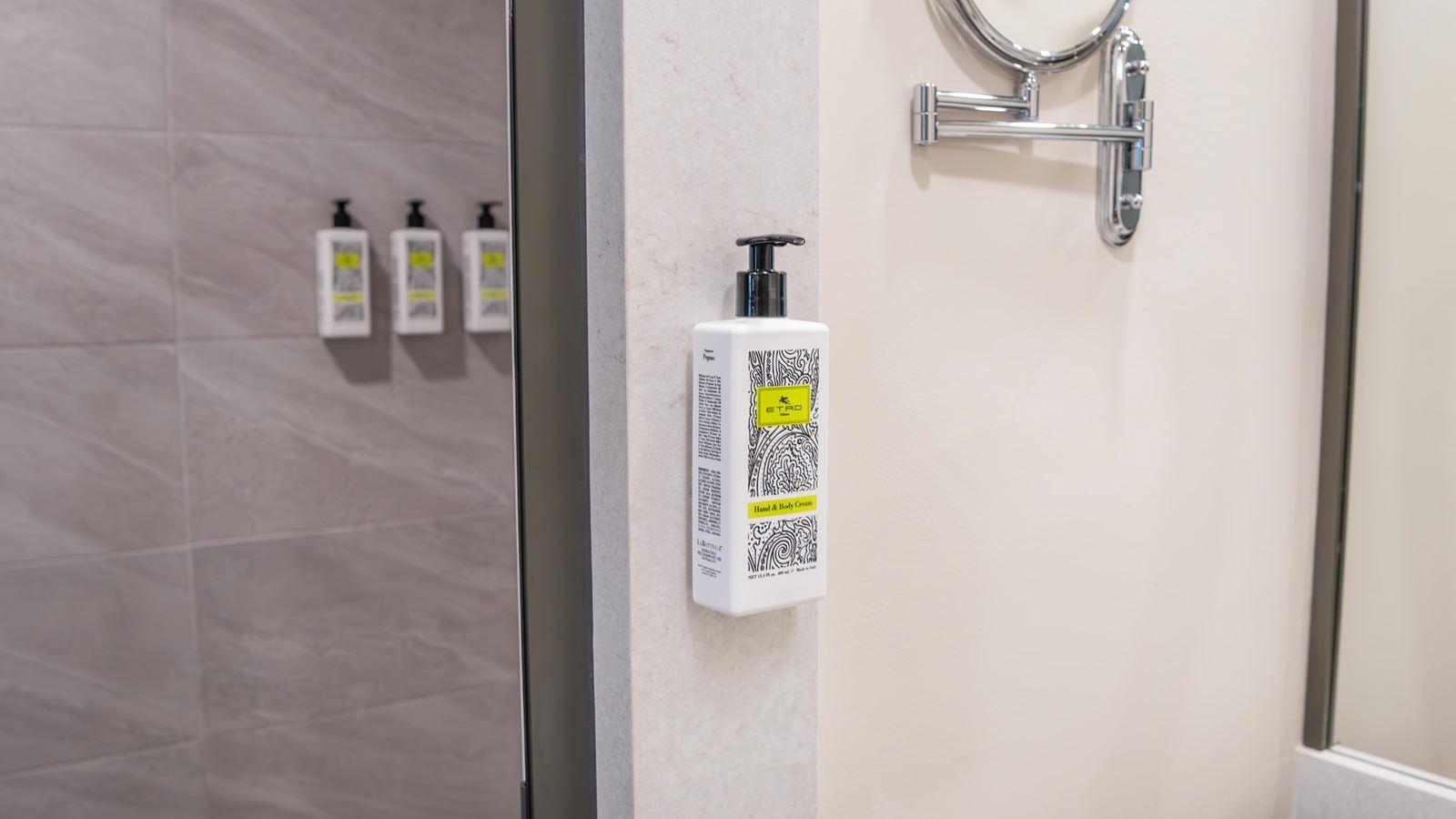 rooms-deluxe-private-garden-room