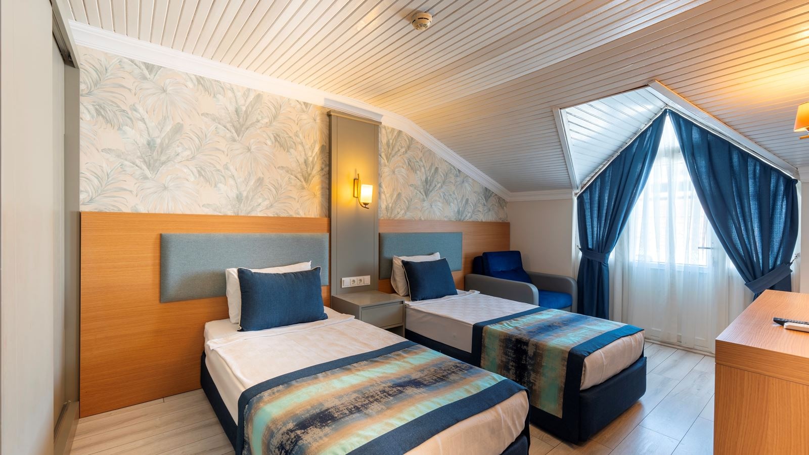 rooms-annex-family-room