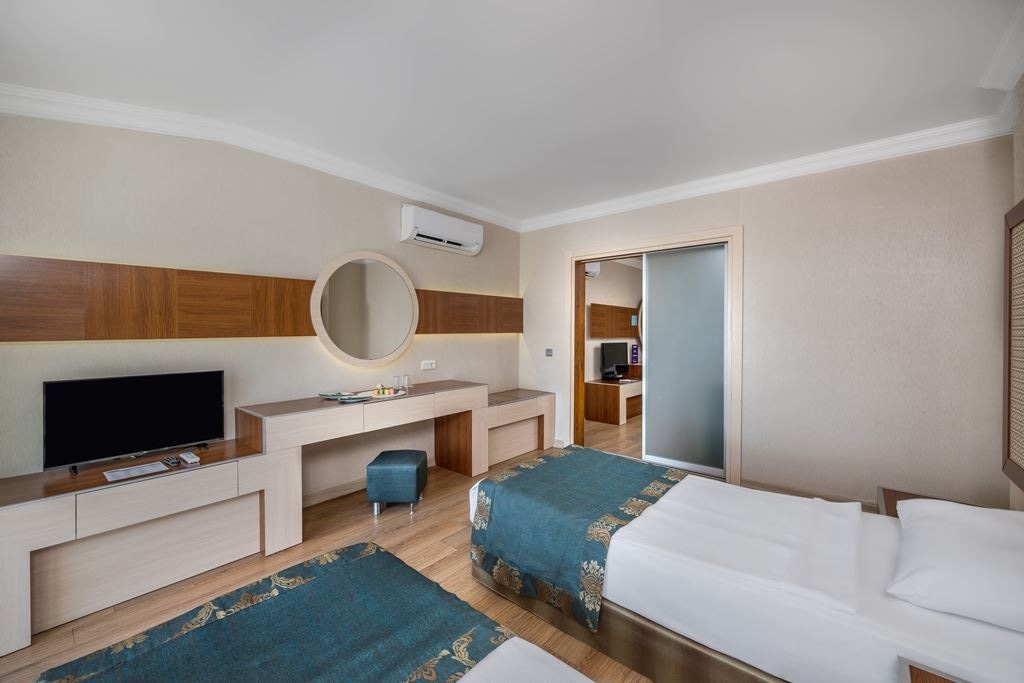 rooms-family-room-sea-view
