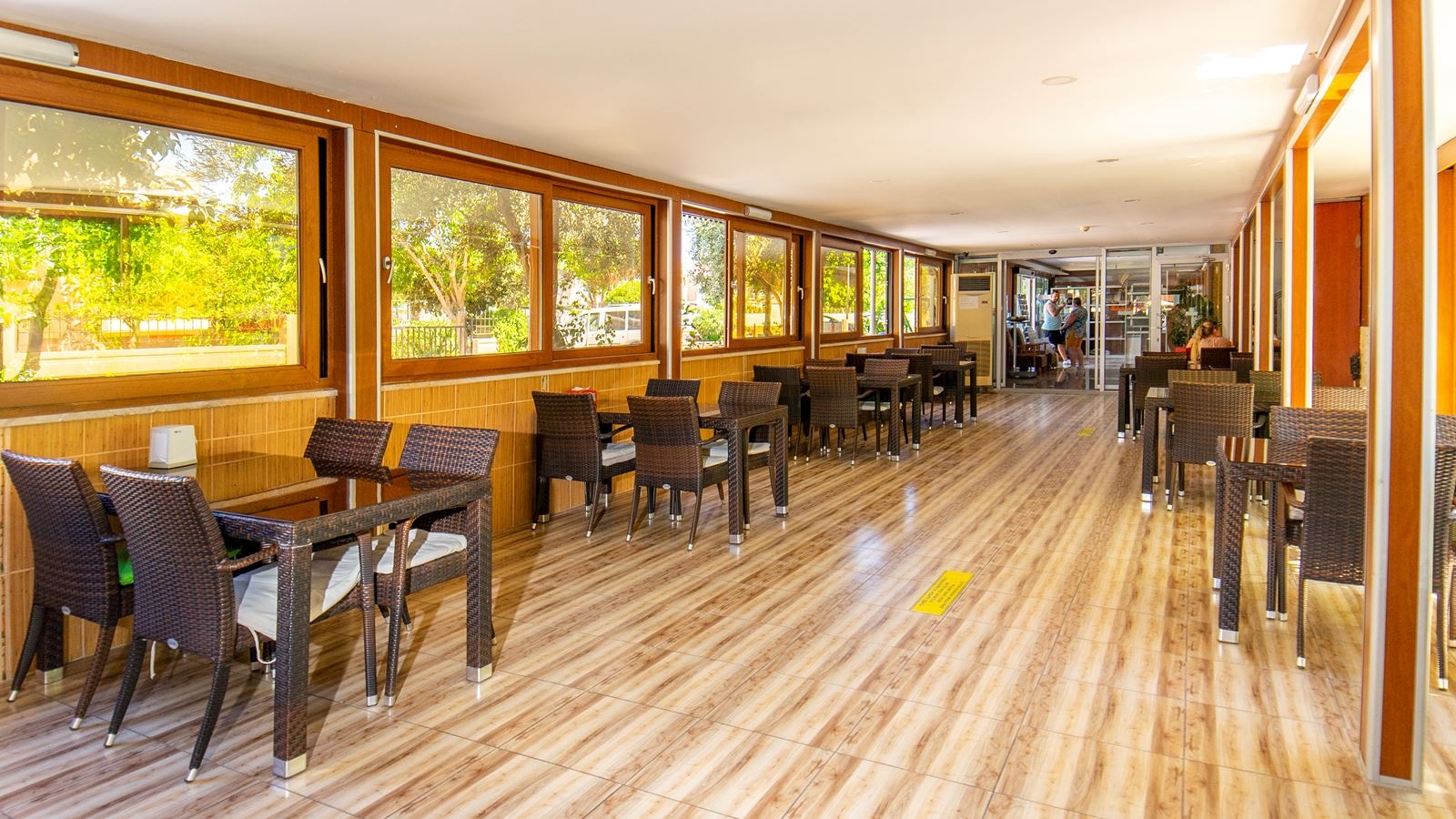 restaurants-restaurants