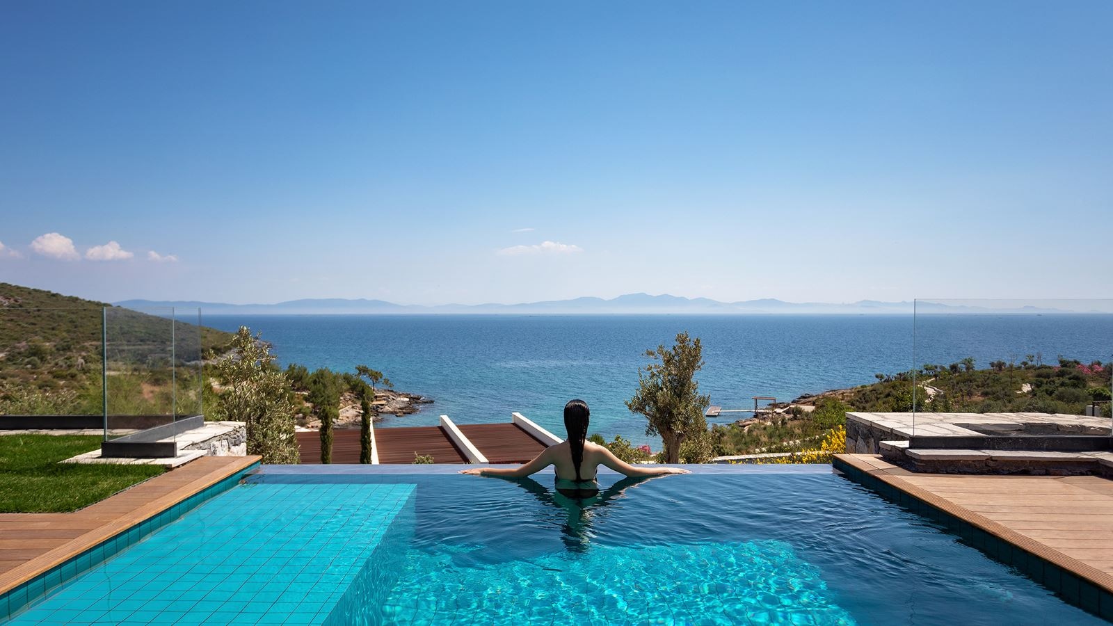 rooms-master-suite--with-pool-sea-view