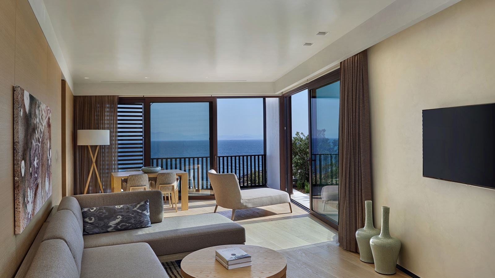 rooms-master-suite--with-pool-sea-view