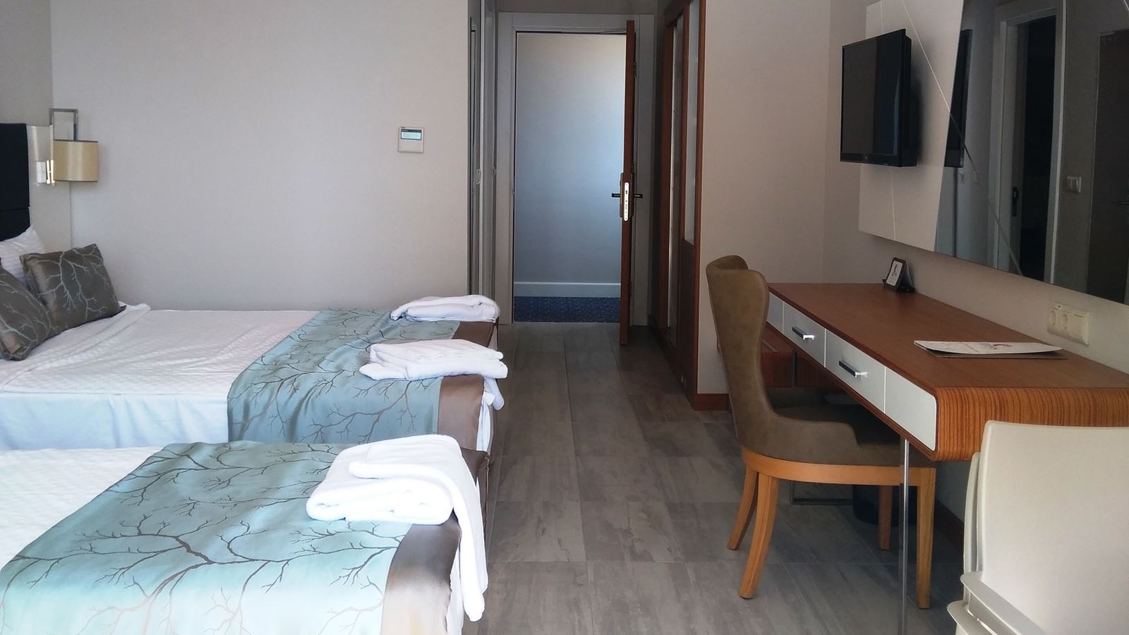 rooms-b-block-standard-room-side-sea-view-with-balcony