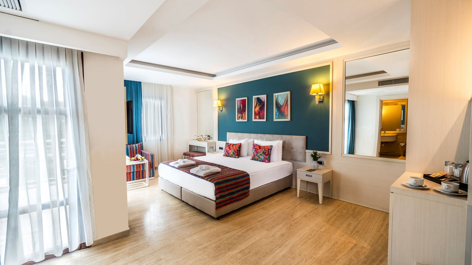 rooms-coral-room