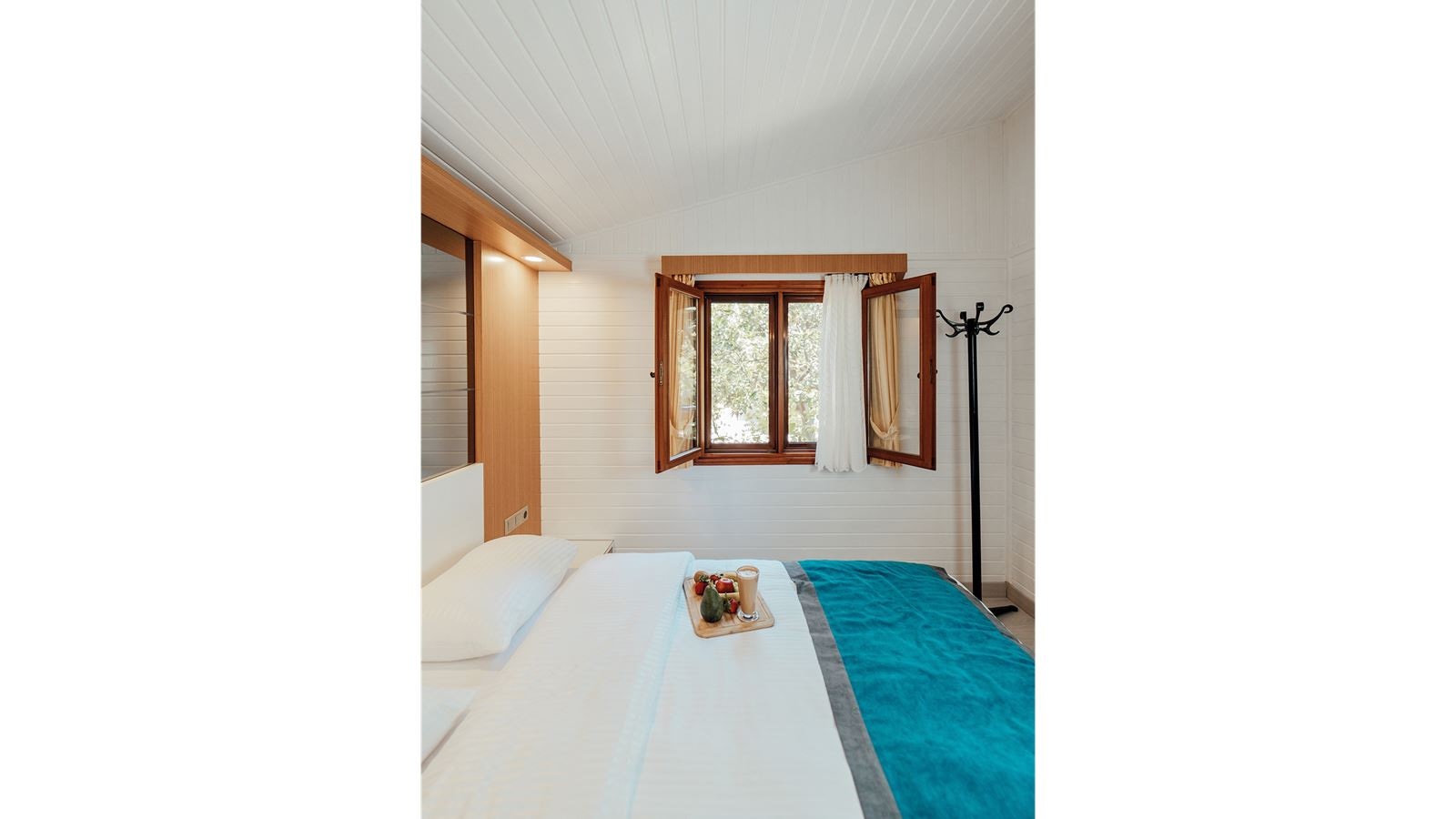rooms-wooden-bungalow-studio