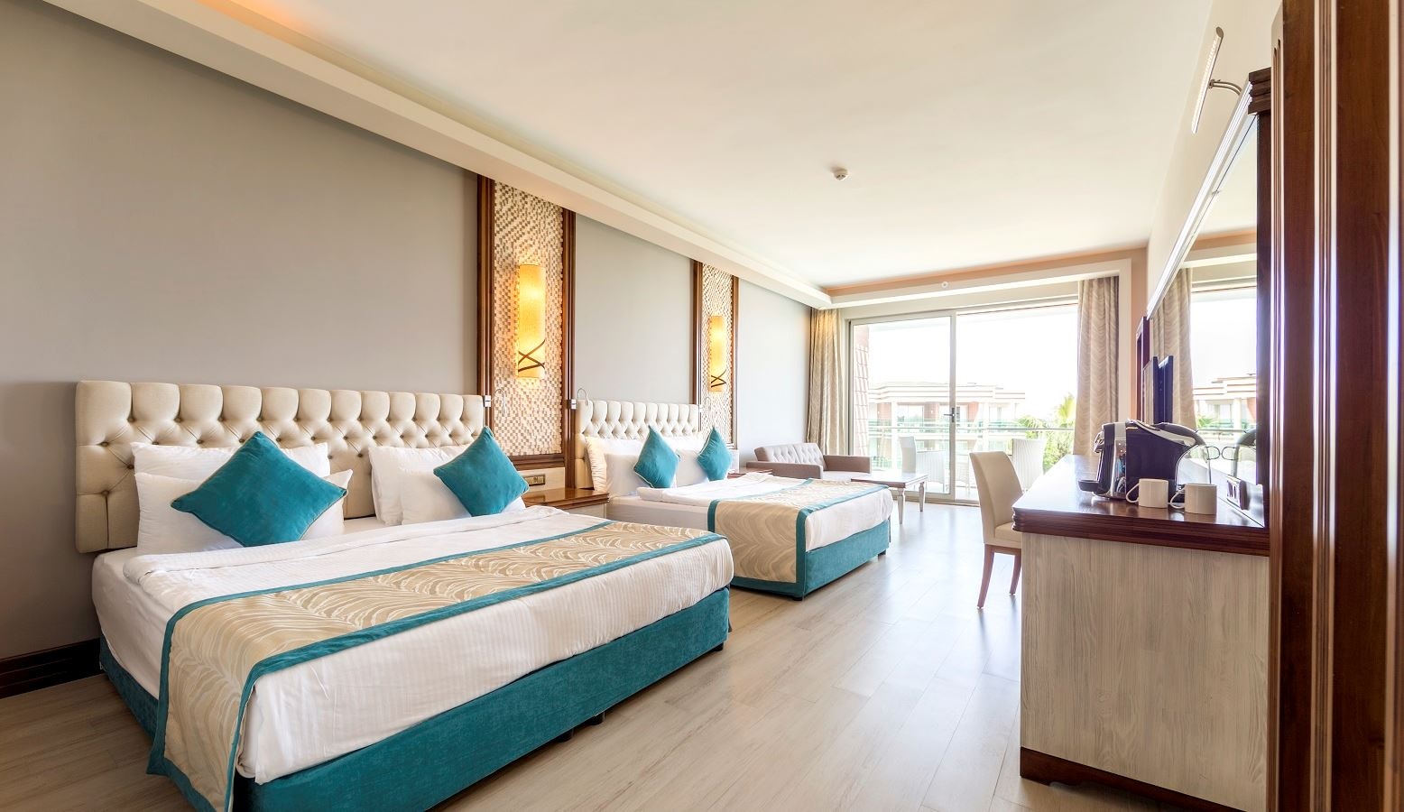 rooms-double-room-superior-lagoon-partial-sea-view