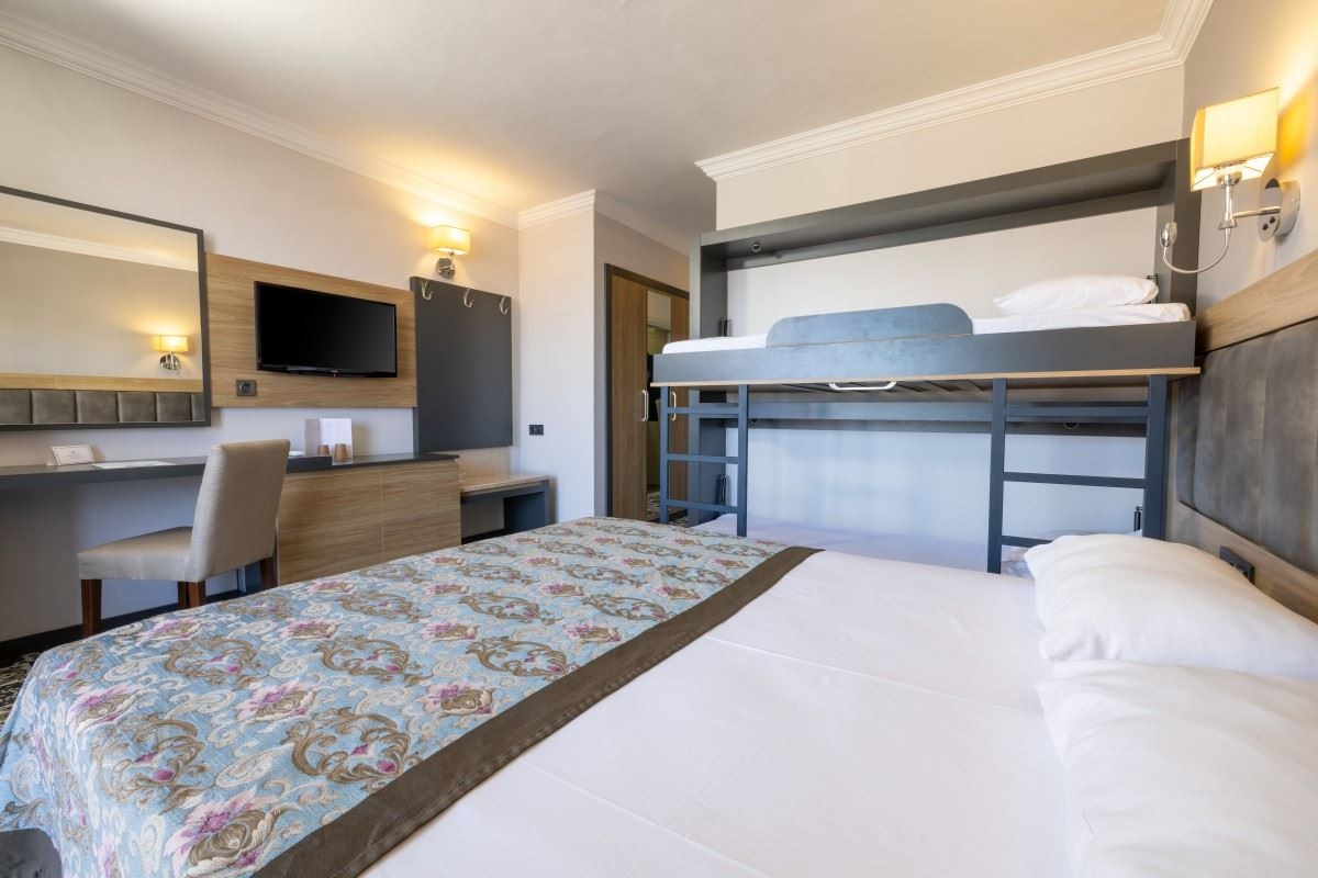 rooms-standard-room-land-view-with-bunkbed