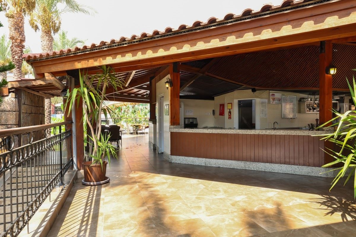 restaurants-quick-pool-snack