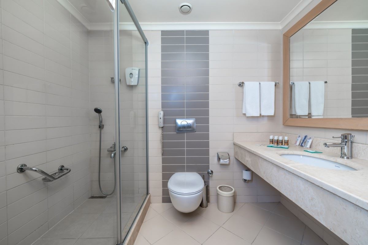 rooms-coral-room