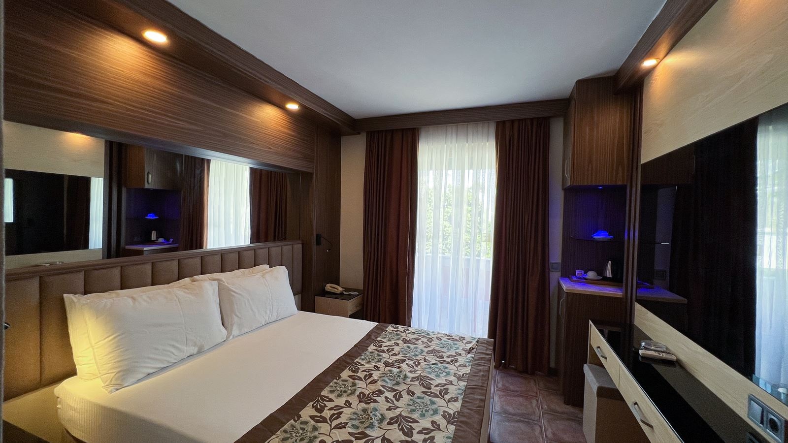 rooms-family-room