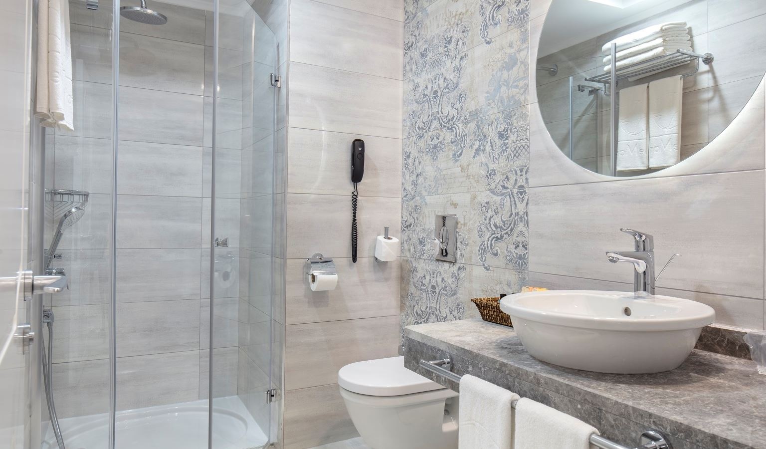 rooms-deluxe-family-pool-view