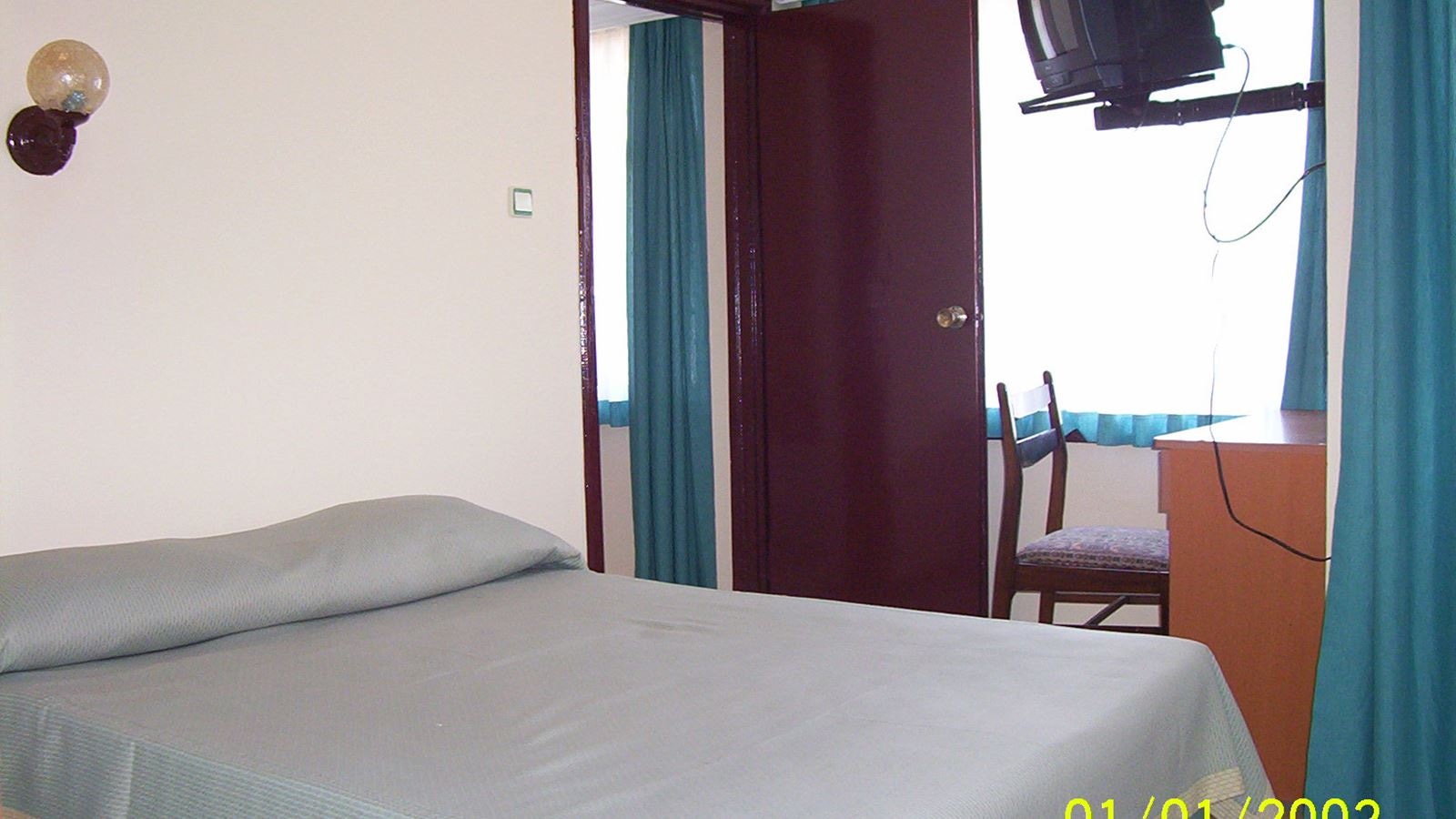 rooms-suit-room