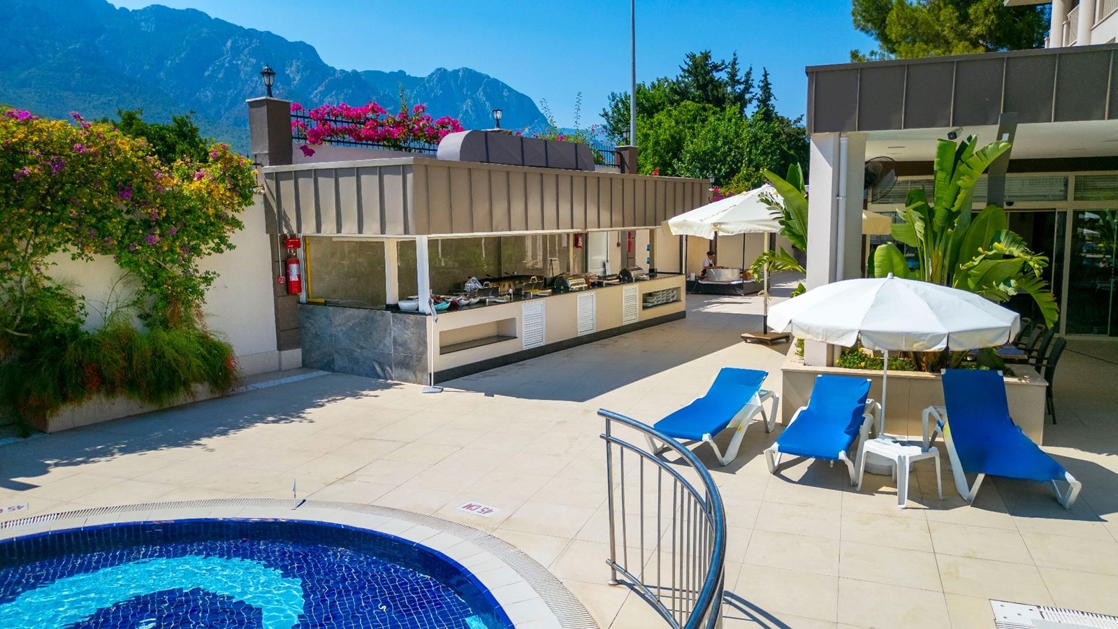 pools-outdoor-pool