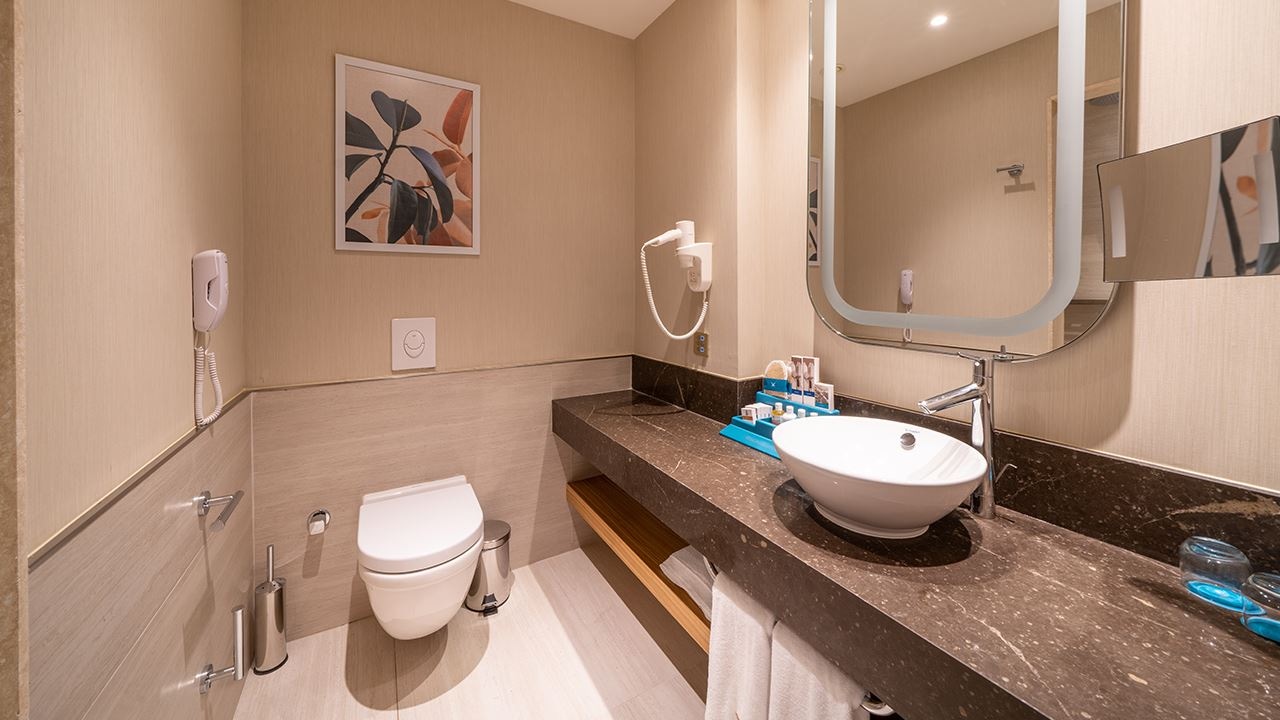 rooms-large-room-pool-direct-access