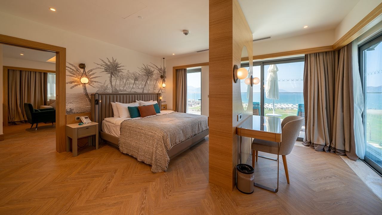 rooms-private-suit-via-pool