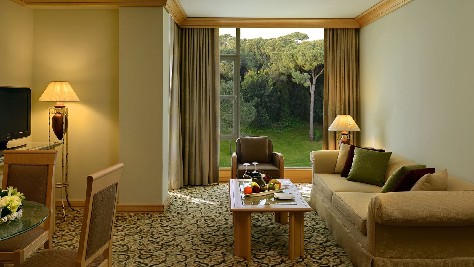 rooms-deluxe-suite