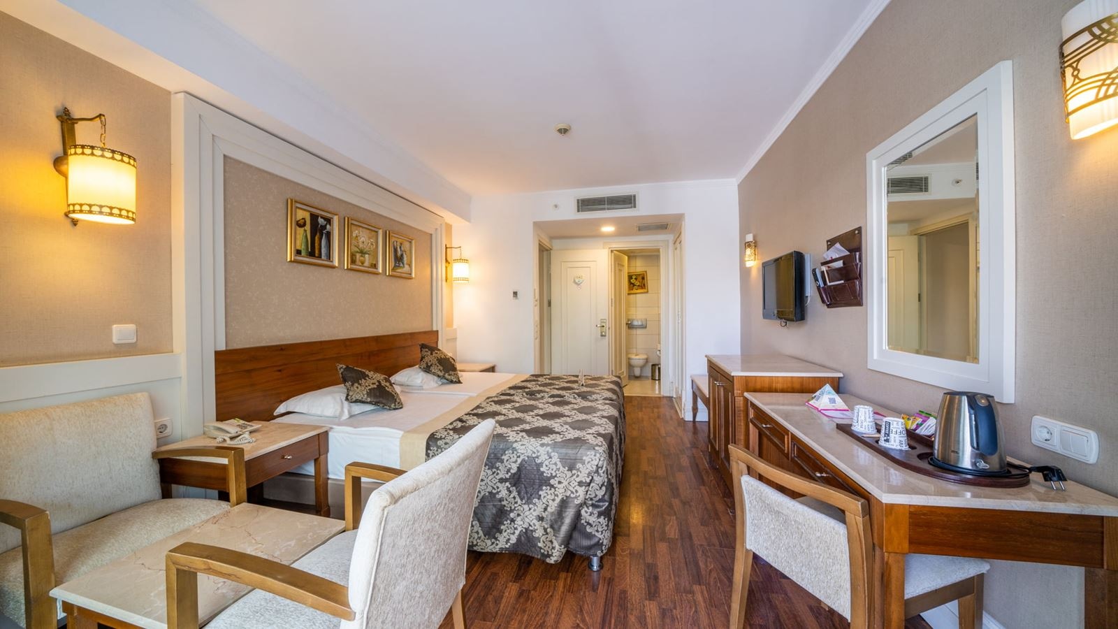 rooms-family-deluxe-room-land-view-type-2