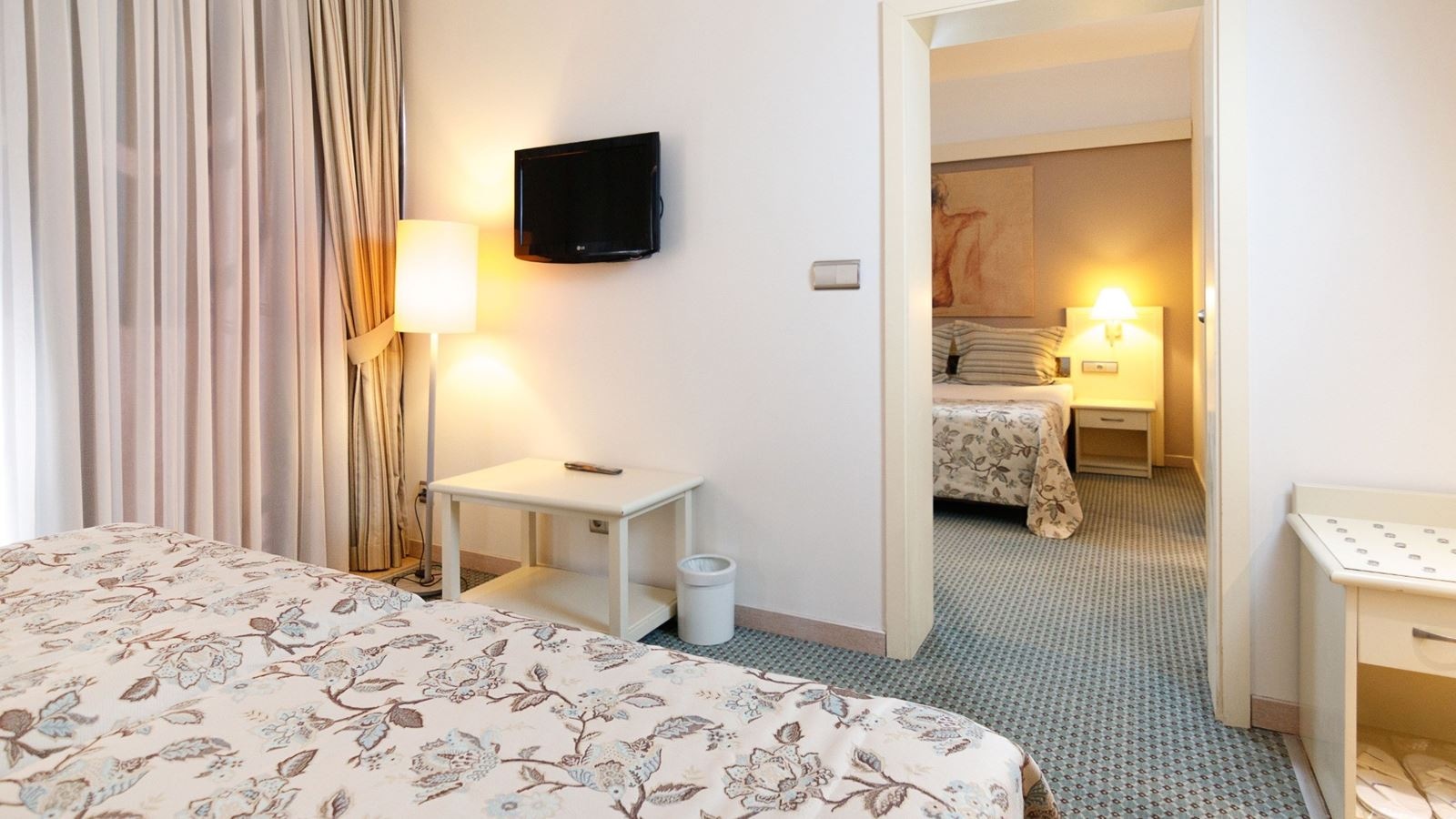 rooms-family-room