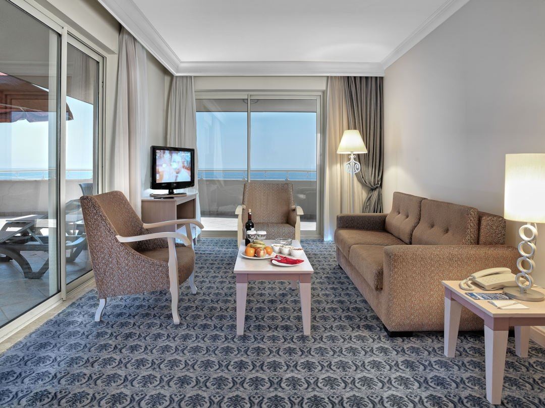 rooms-corner-jacuzzi-suite-sea-view