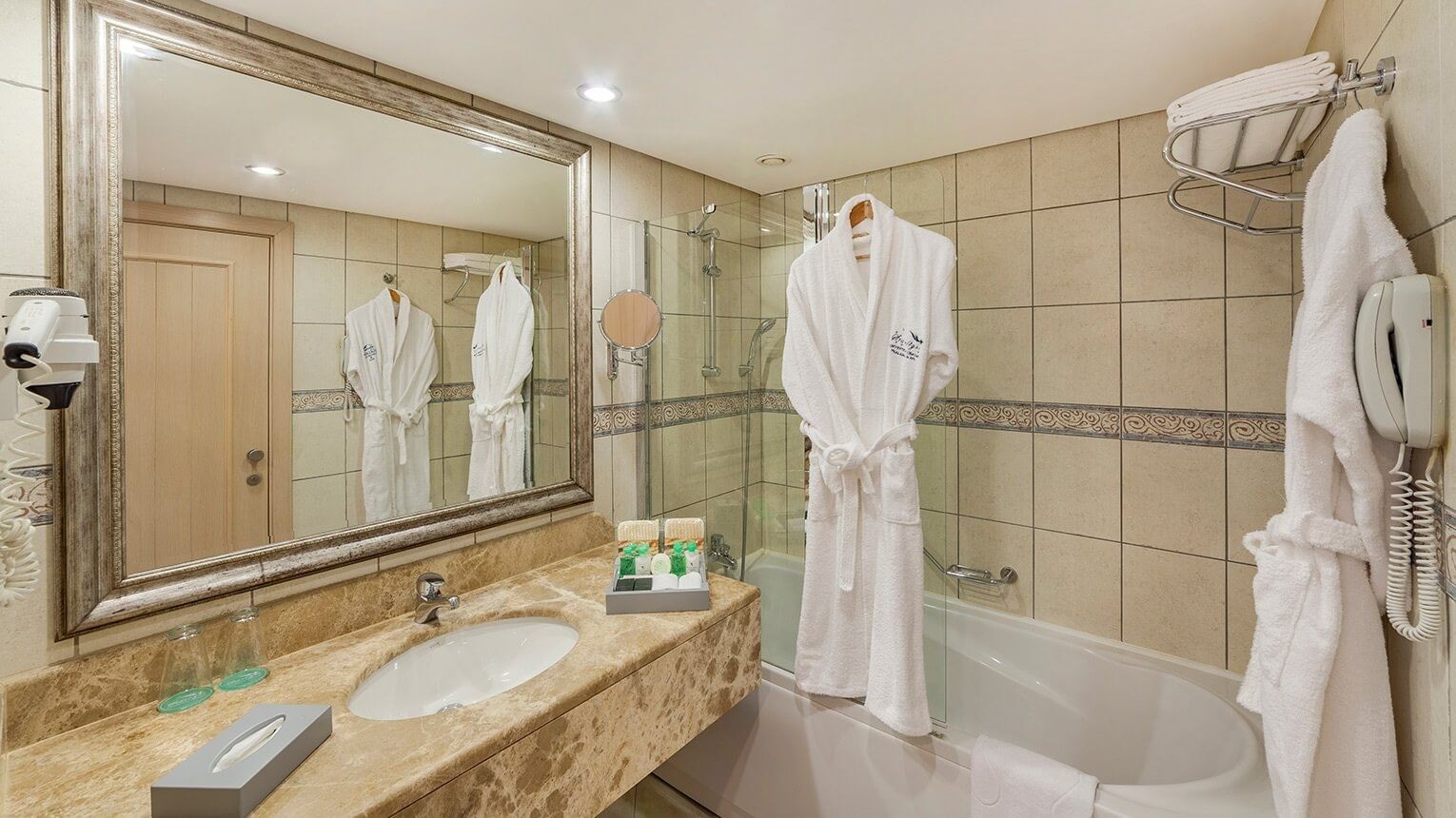 rooms-deluxe-land-view