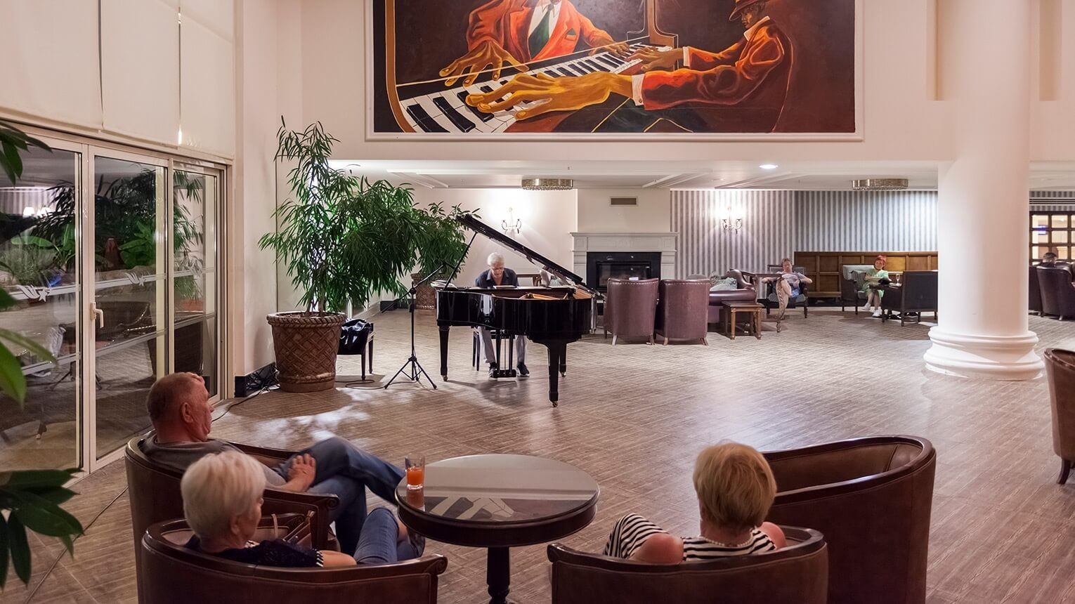 bars-upper-lobby-bar