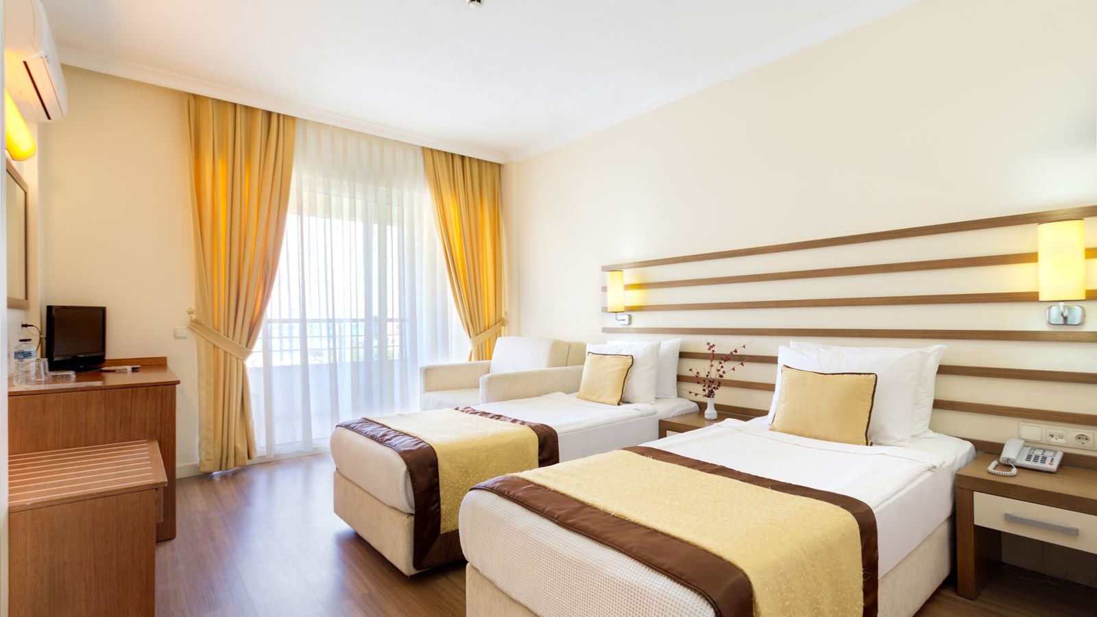 rooms-standard-room-balcony