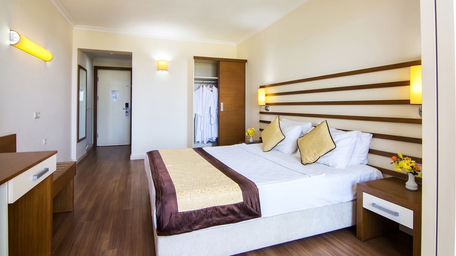 rooms-standard-room-balcony