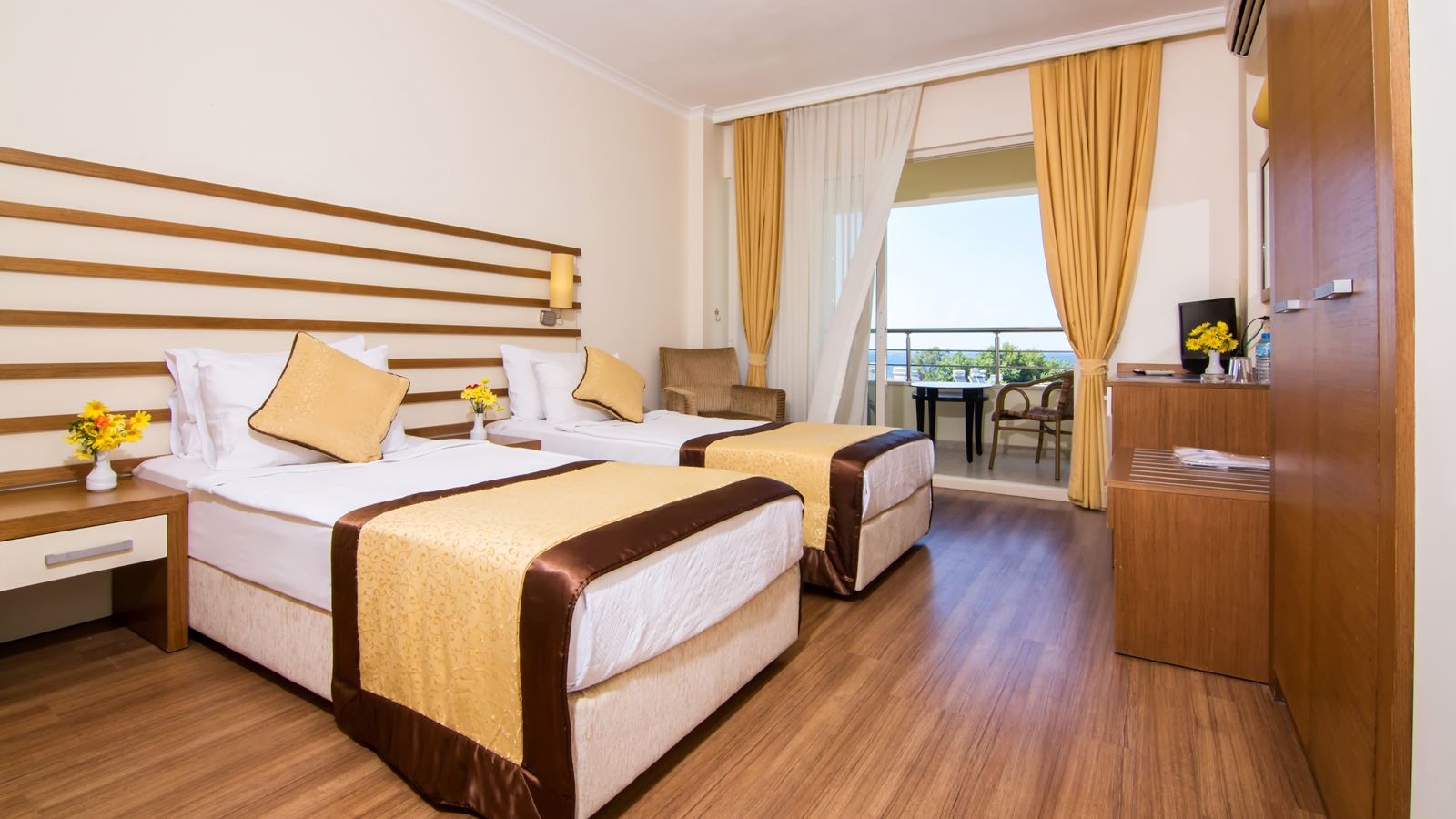 rooms-standard-room-balcony