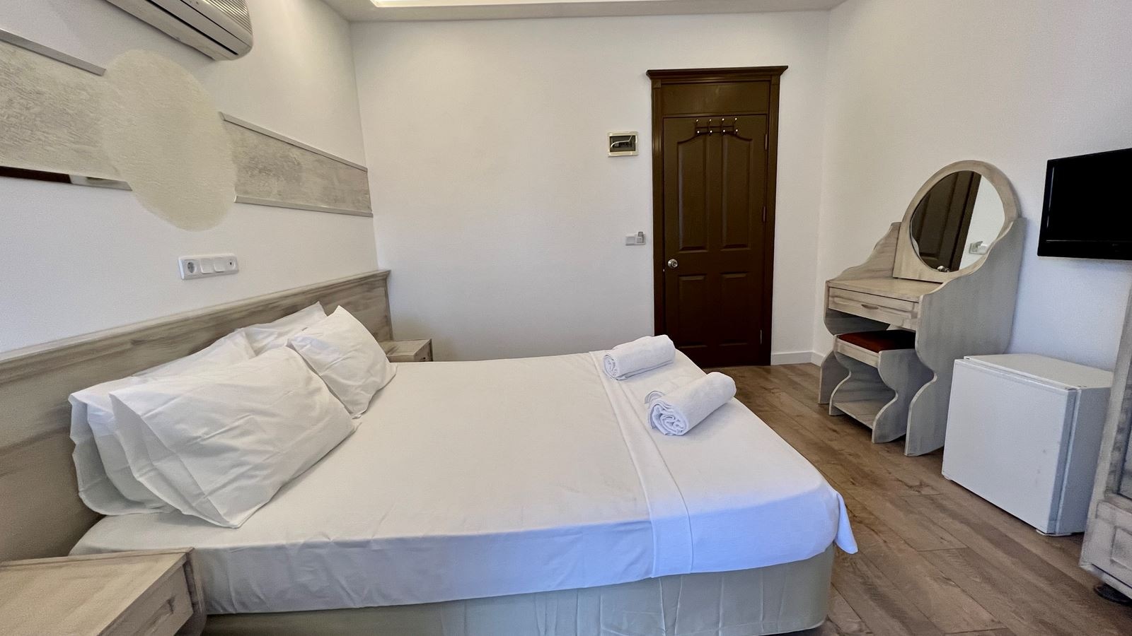 rooms-standard-room