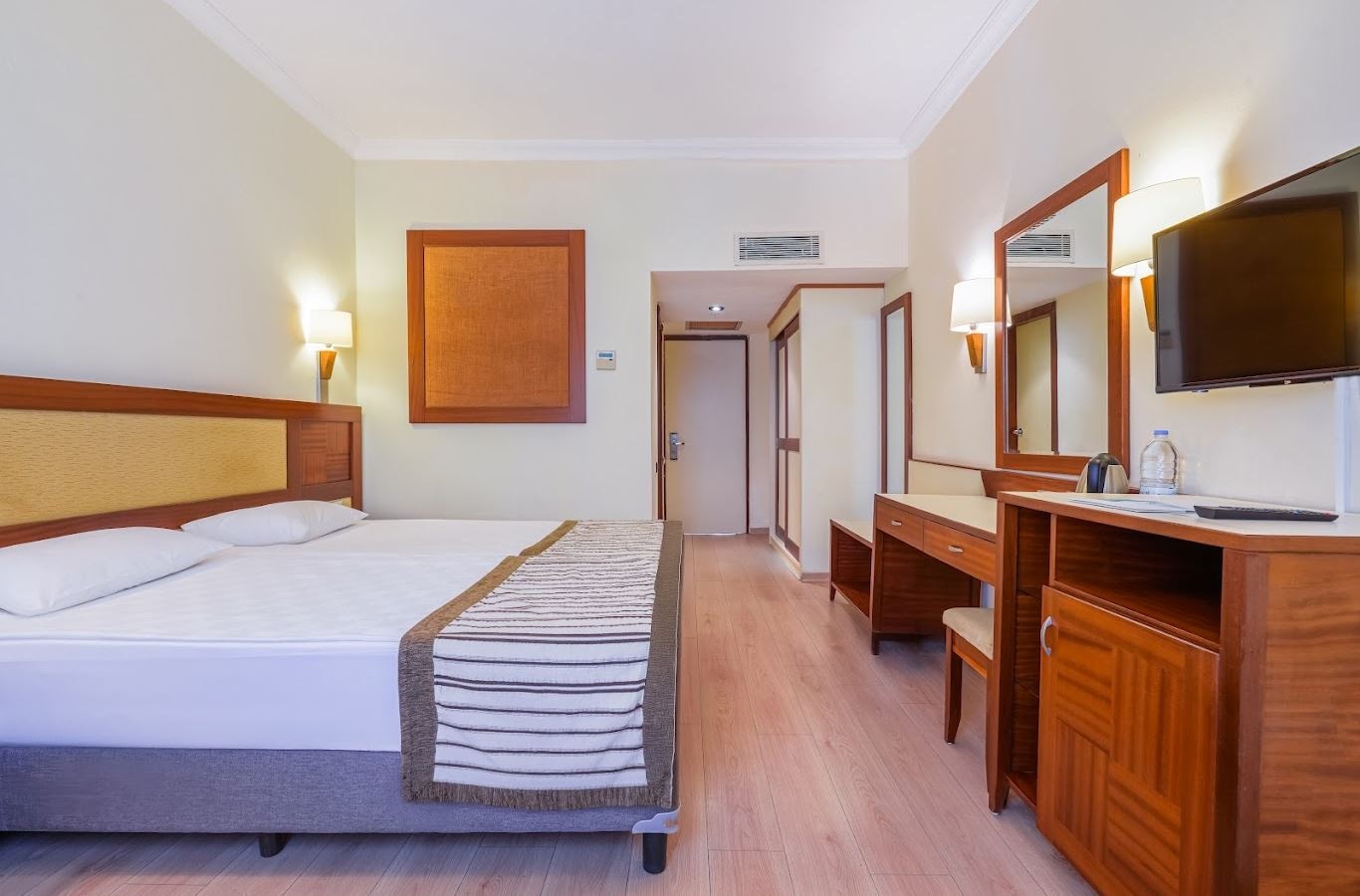 rooms-standard-room-land-view