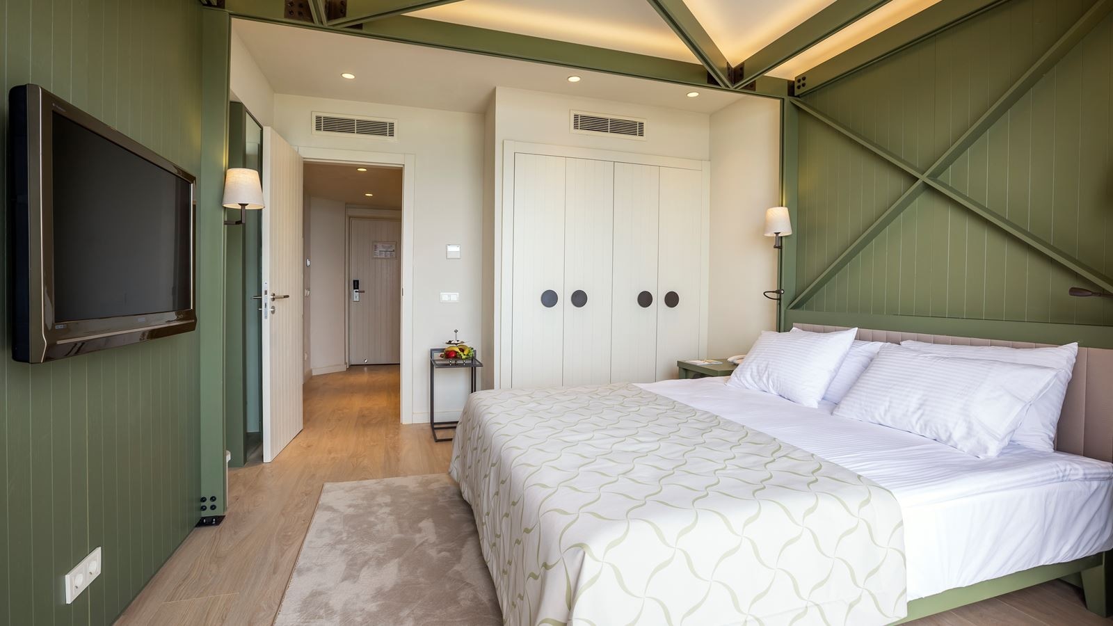 rooms-family-2-bedrooms-main-building