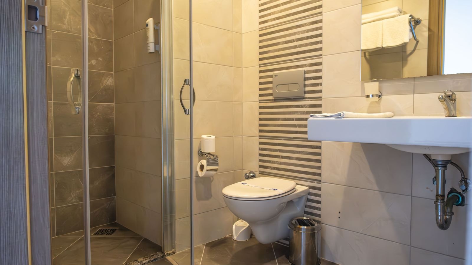 rooms-standard-room
