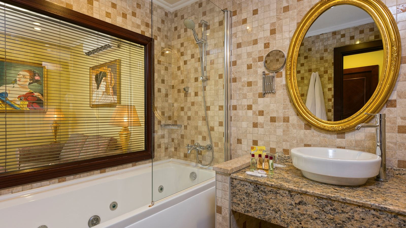 rooms-luxury-suite